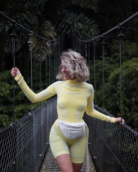 いちごミルクオンリーファンズ セクシーヌード 写真