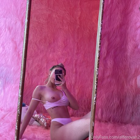 Alferova エロティックなモデル ギャラリー