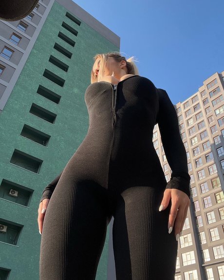 金髪の小人オンリーファンズ 美しい裸 アーカイブ