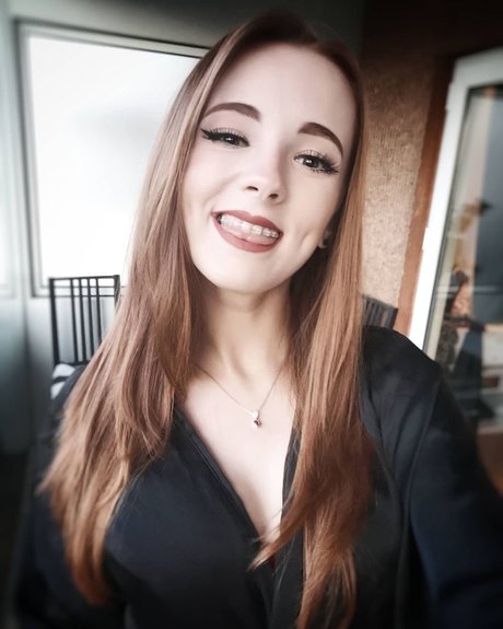 赤毛の痩せたオンリーファンズ ポルノ 画像