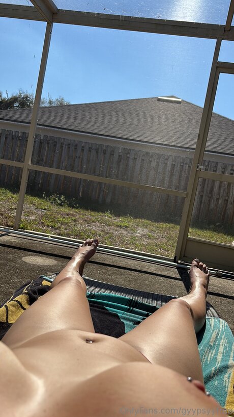 足 熟女 オンリーファンズ ホット アーカイブ