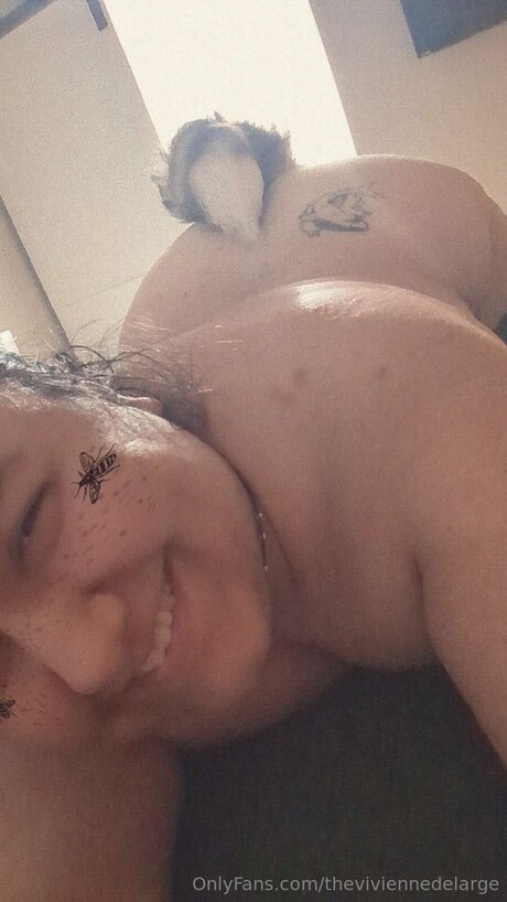 Theviviennedelarge 可愛いモデル 画像