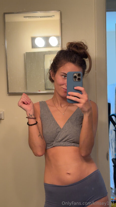 Kinsey101 無料スター 写真