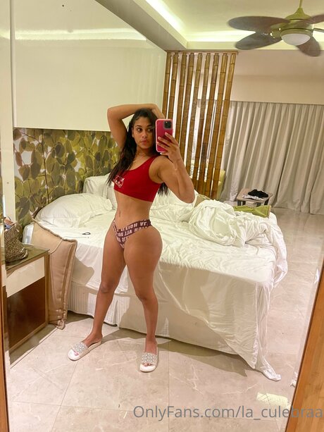 La Culebraa 最高のモデル 写真