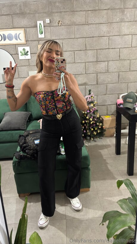 オイルを塗った巨乳オンリーファンズ アートヌード ギャラリー