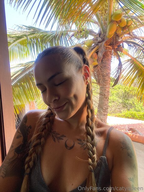 カムフィートオンリーファンズ 無料 写真