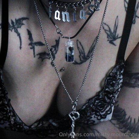 Misty Mournings セックスポルノスター 写真