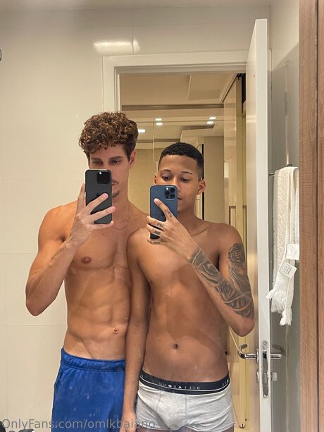 ニューハーフが男とセックスするオンリーファンズ アダルト 写真