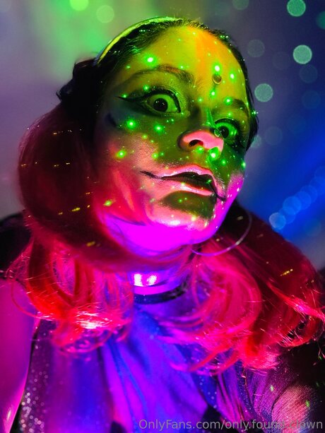 小さいチンポのシーメールオンリーファンズ セクシー 写真