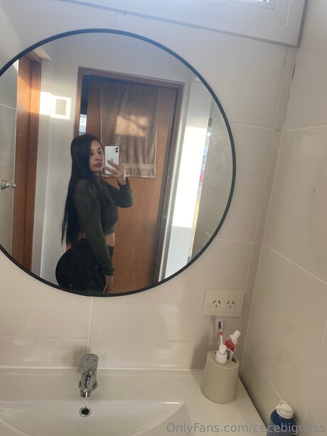 アナル乱交オンリーファンズ xxx 写真