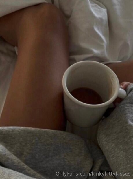 Kinkykittykisses 裸のスター 写真