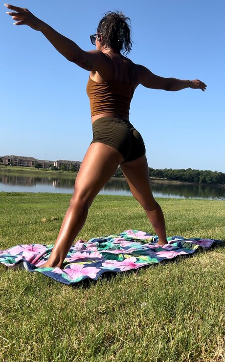 レズビアン乱交オンリーファンズ アダルト 画像