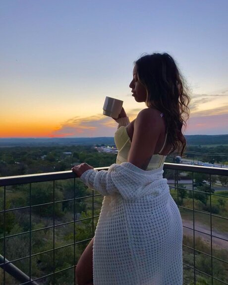 最もホットなティーンオンリーファン 美しいxxx 写真