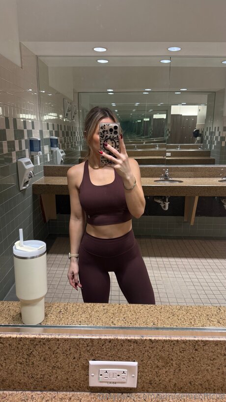 Amusemeofficial xxx女優 写真