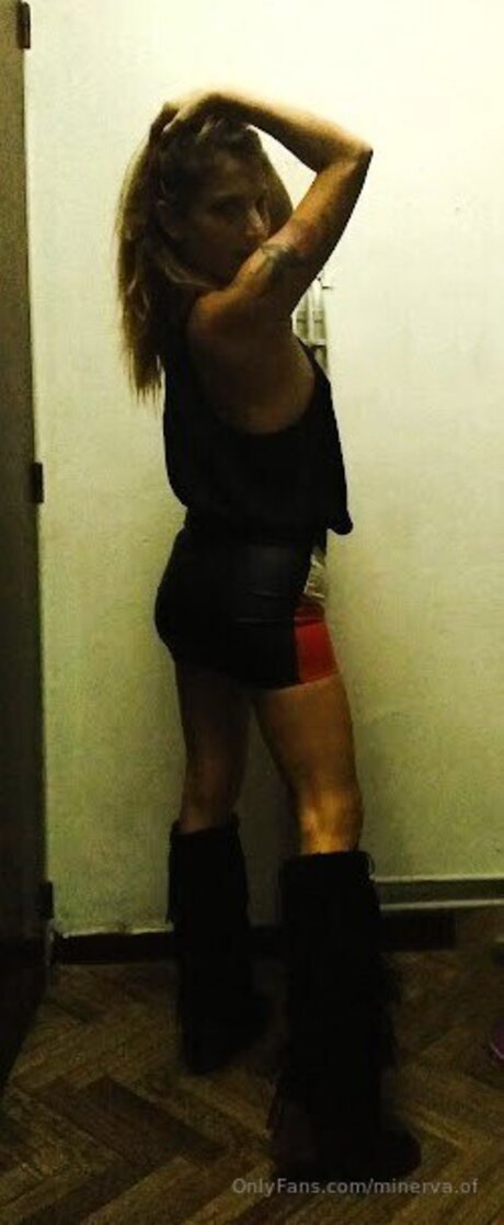 Minerva Of セックスポルノスター 写真