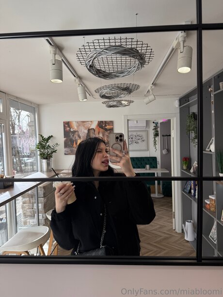 Miabloomi ホットなモデル 写真