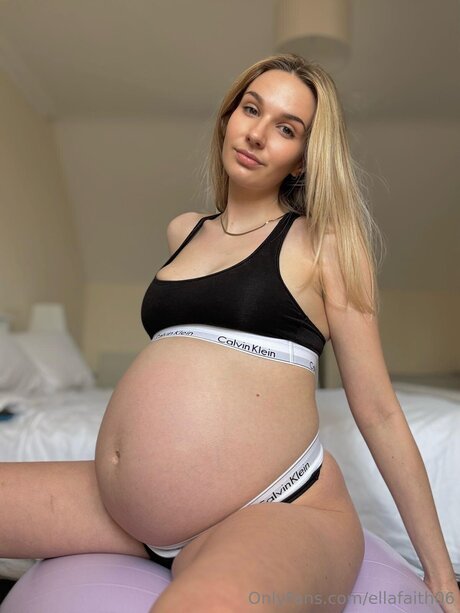 POVオンリーファン ヌード 写真