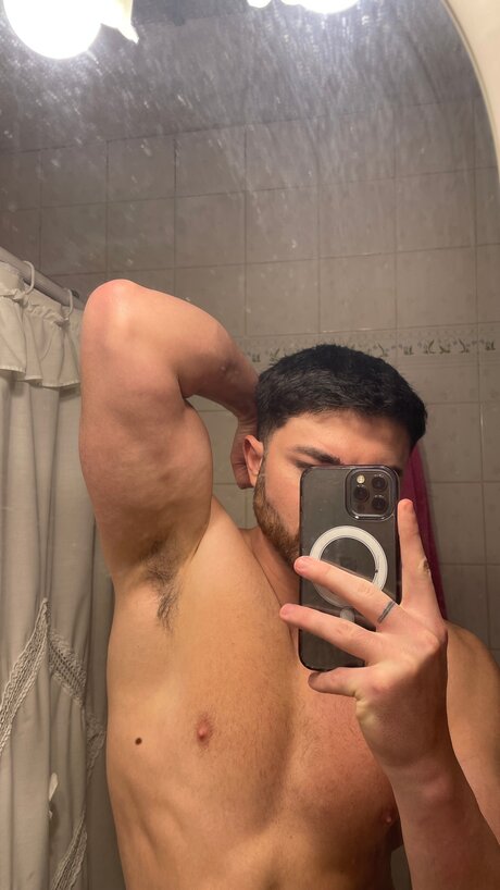 Tavofree ポルノスター 画像