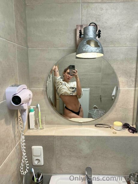 Li Baj 無料女優 写真