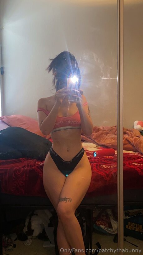 熟女オナニーオンリーファンズ トップ 画像