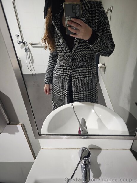 Hornee Couple 素敵なモデル 写真