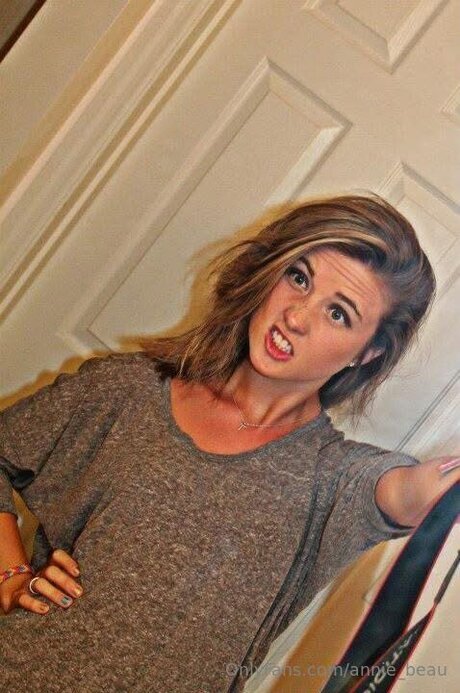 Annie Beau ポルノスター エロティック 写真