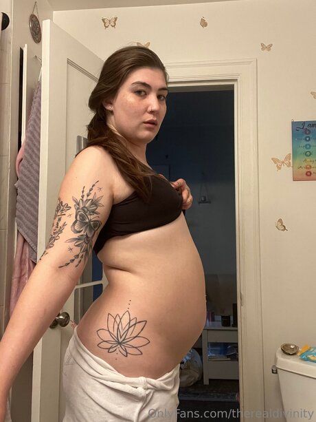 赤毛の痩せたオンリーファンズ ホット裸 写真