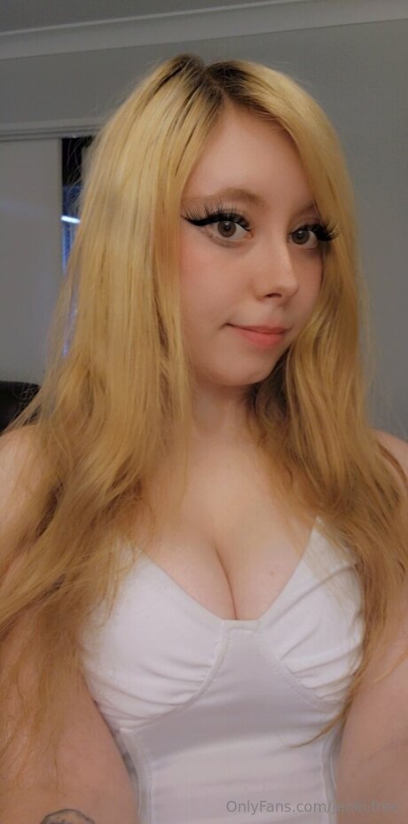 Jenki Free ヌード女優 ギャラリー