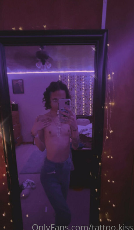 tattoo kiss アダルト女優 写真