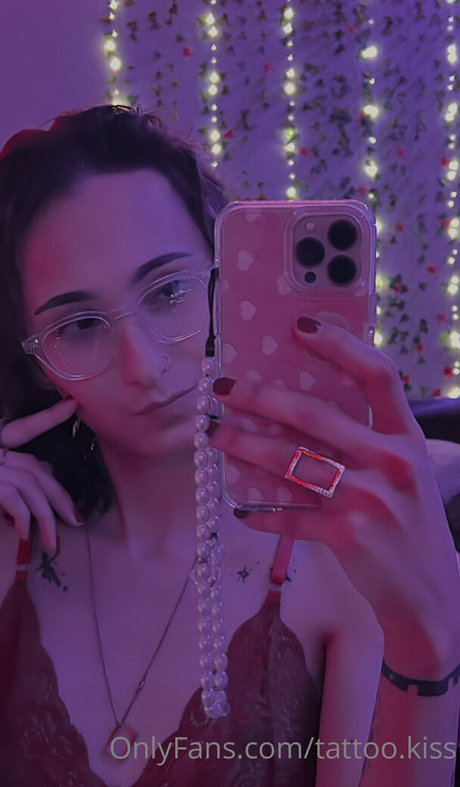 tattoo kiss 美しいモデル 画像