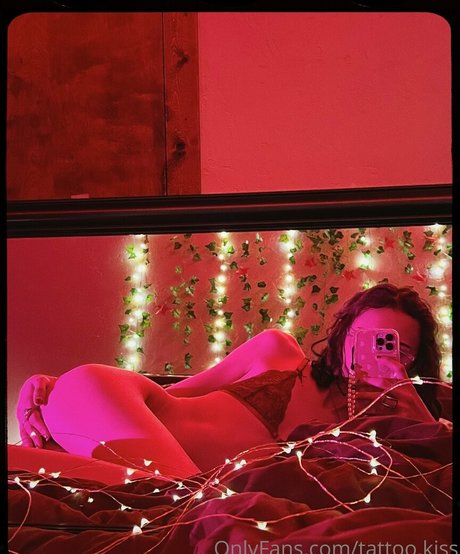 tattoo kiss アダルトスター 写真