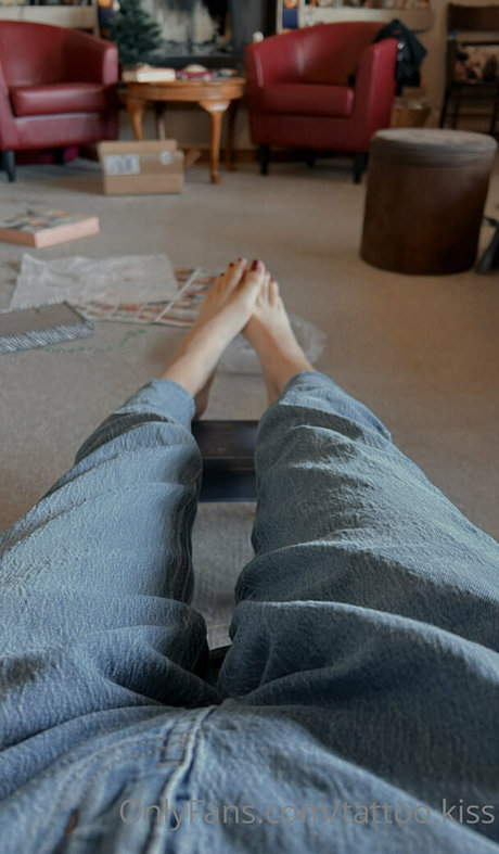 tattoo kiss ホットなポルノスター 写真