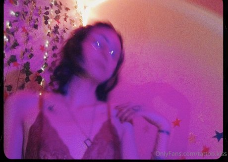 tattoo kiss xxx女優 ギャラリー