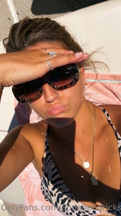 annahendrickss アダルト女優 写真