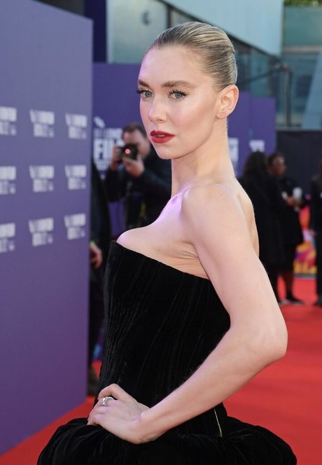 公共の場での猫のオンリーファンズ 無料裸 画像