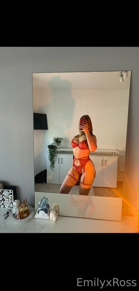 emilyxross ヌードモデル 画像