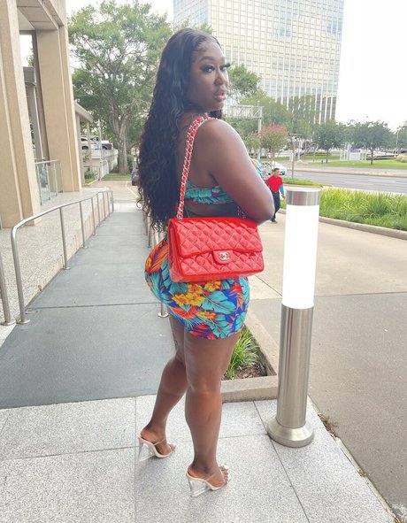 フェイシャルオンリーファンズ ポルノ 写真