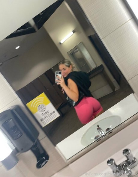 熟女の足オンリーファンズ ホット 写真