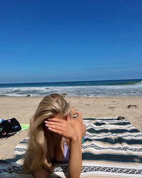 Victoria Rozmajzl 高品質女優 写真