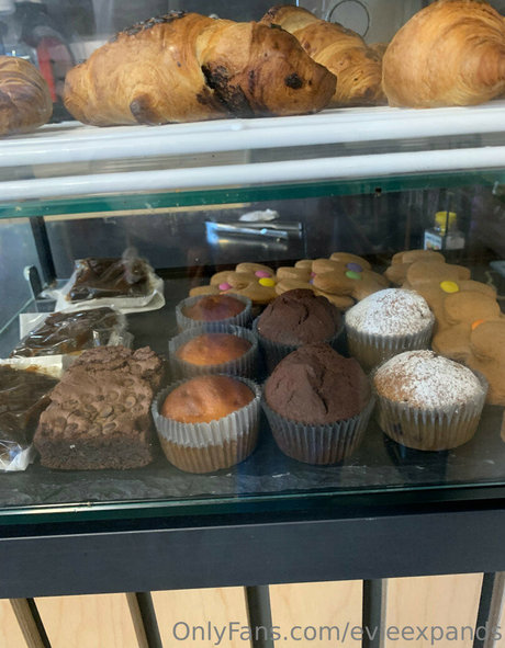 巨乳ランジェリーオンリーファンズ 無料ヌード 画像