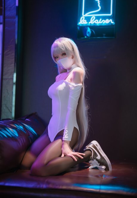 黒髪の熟女オンリーファンズ ヌード 画像