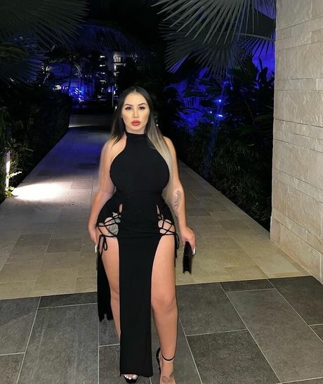 指マン 潮吹き オンリーファンズ 美しいヌード 写真