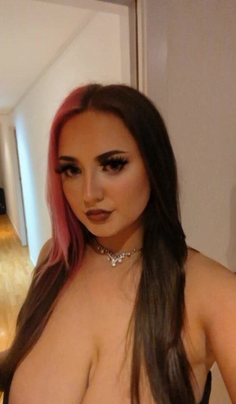 乳首 オンリーファンズ ホット 写真