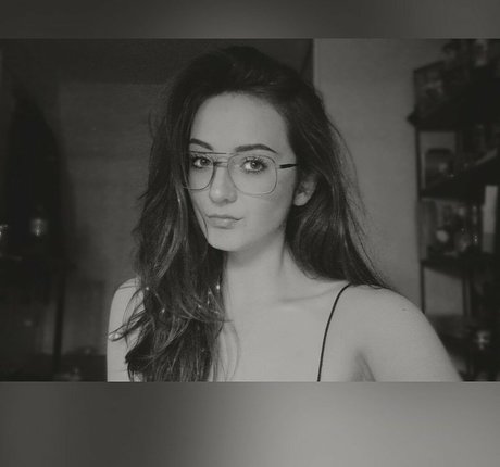 アマチュアレズビアンオンリーファンズ トップ 画像