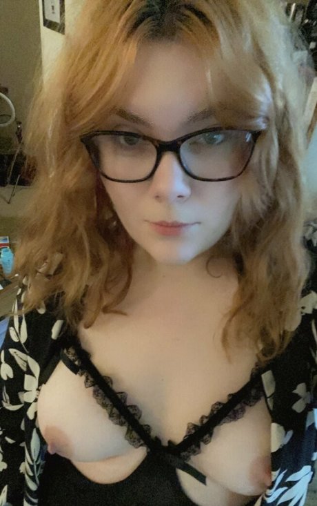 クソ野郎オンリーファンズ セクシーヌード 画像