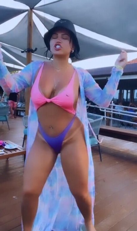 アラブの女の子オンリーファンズ 無料 写真