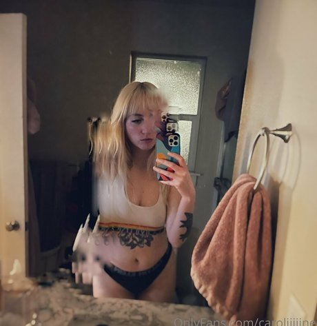 caroliiiiine セクシー女優 写真