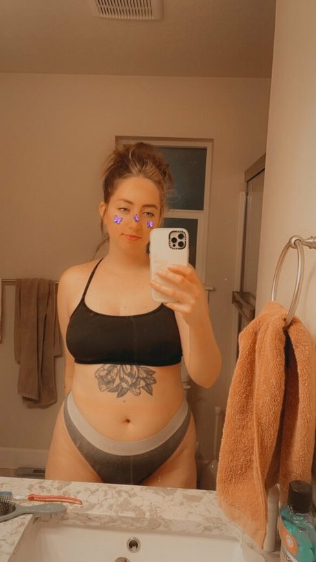 caroliiiiine 独占女優 画像