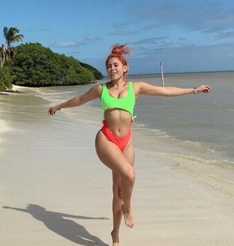 タンオンリーファン エロチック 写真