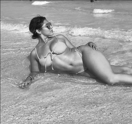 巨乳の熟女オンリーファンズ 無料エロ 写真